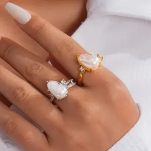 An imitation pearl zircon open ring, retro light luxury high-sense index finger ring.