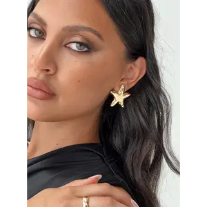 Pretty Lady Earrings Gold