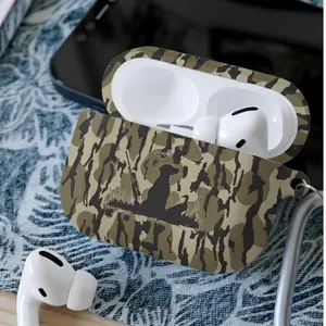 Hunting Dog Camo AirPods Case – Outdoor Duck Hunting Camouflage Protective Cover for AirPods, Rugged Shockproof Case for Hunters & Outdoorsmen
