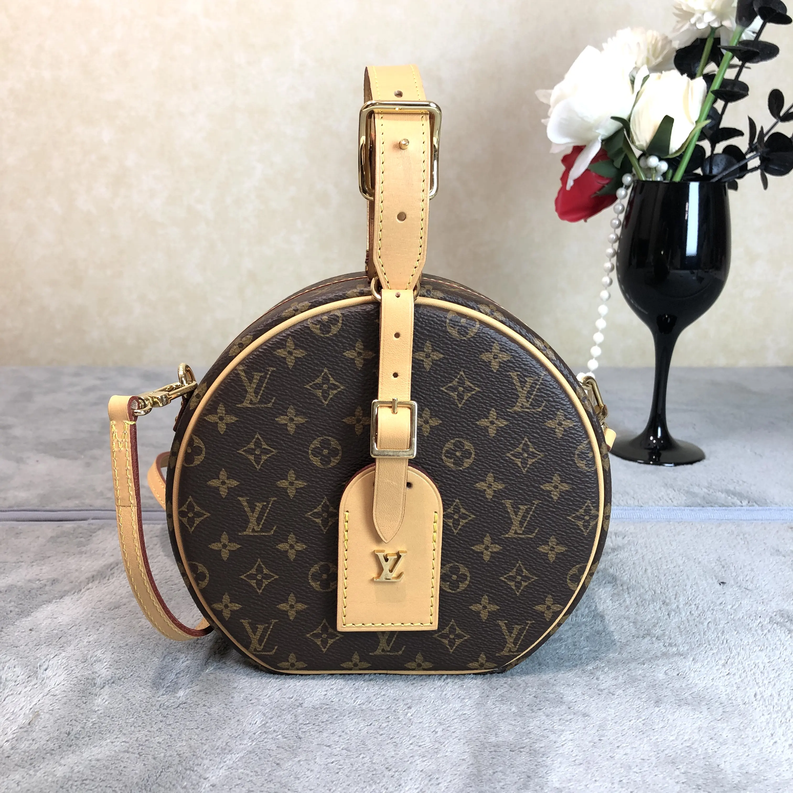 Pre-owned Louis Vuitton leather Crossbody Bags Petite Boite Chapeau Mini Hat Box Bag 483643