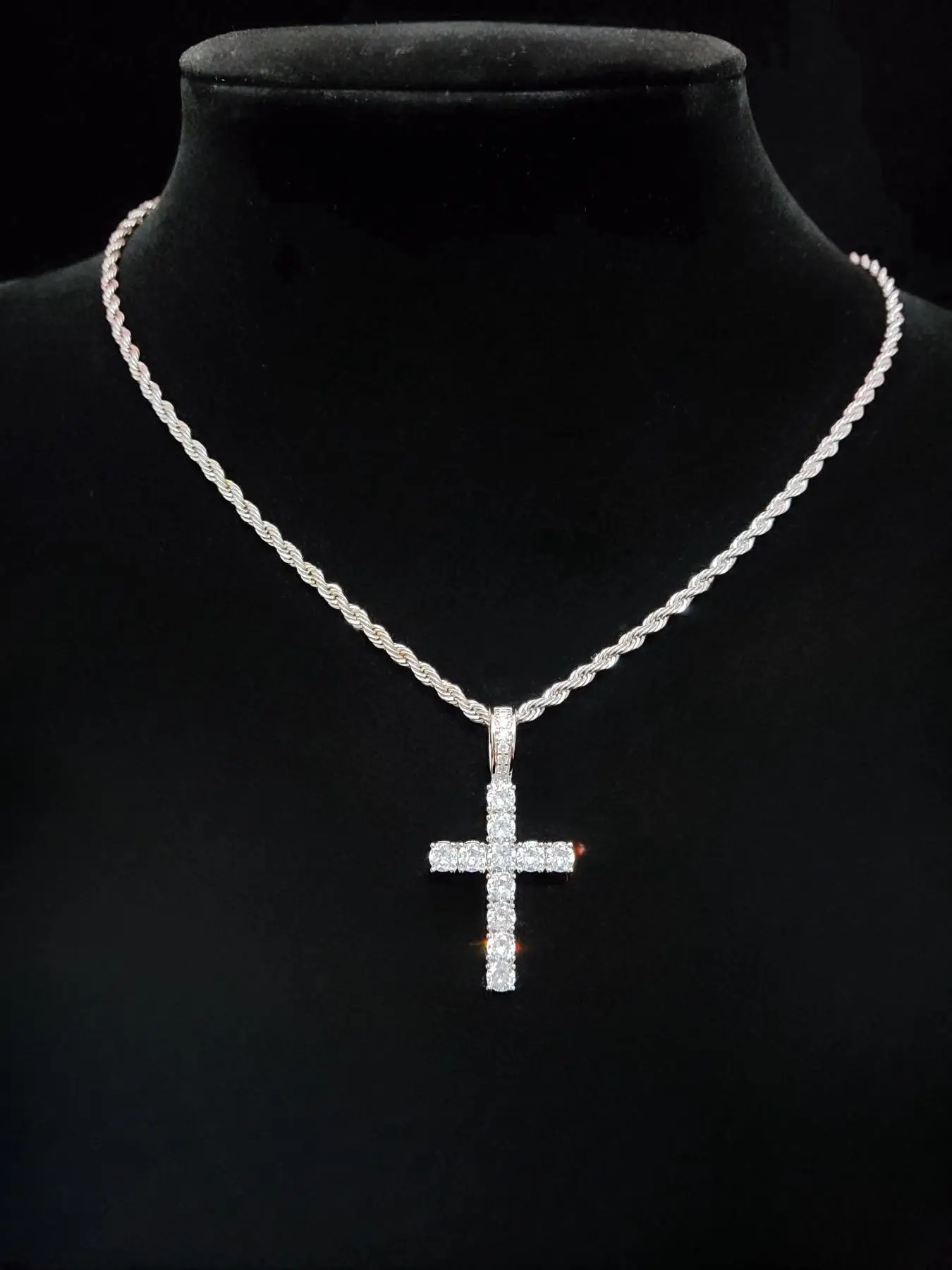 Rhinestone Cross Twist Chain Pendant Necklace for Men & Women, 1 Piece Hip Hop Jewelry for Party, Daily Clothing Decor, Trendy All-match Jewelry for B