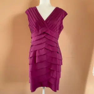 2000s Stunning Designer Adrianna Papell Layered Burgundy Knee Length Dress M