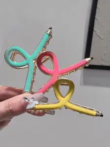 Fashionable hair claws for the back of school season, pencil shaped hair claws, suitable for daily wear, vacation and dating occasions, and also a surprising and exquisite small gift
