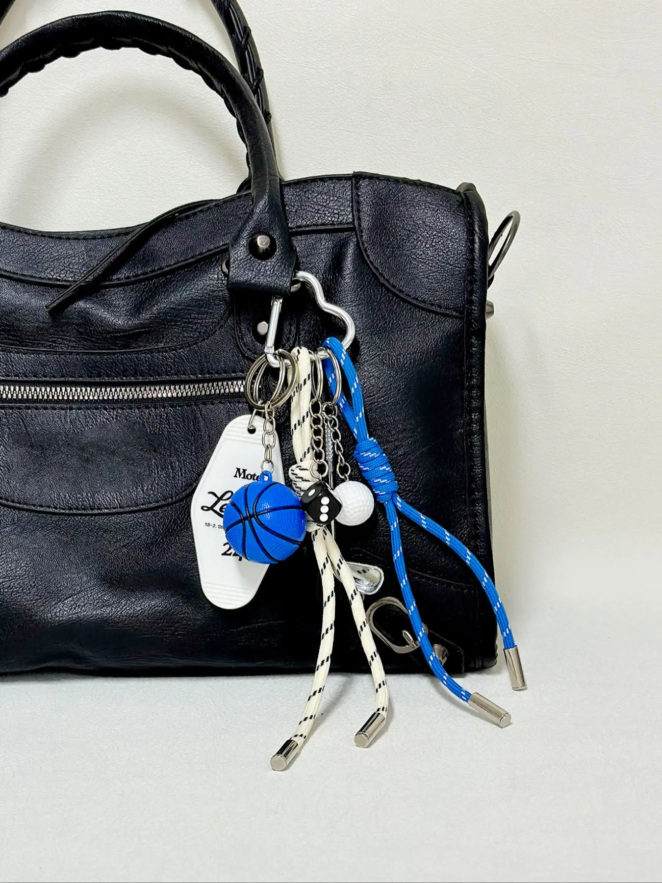 Streetwear Basketball Golf Motel Keychain Athletic Sports 3D Basketball Keyring Golf Club Ball Keychain Motel Tag Bag Charm Men's Sport Pendant Basketball Golf Dice Car Key Holder Braided Rope Purse Charm Bag Chain Backpack Accessories Gift for Him Her