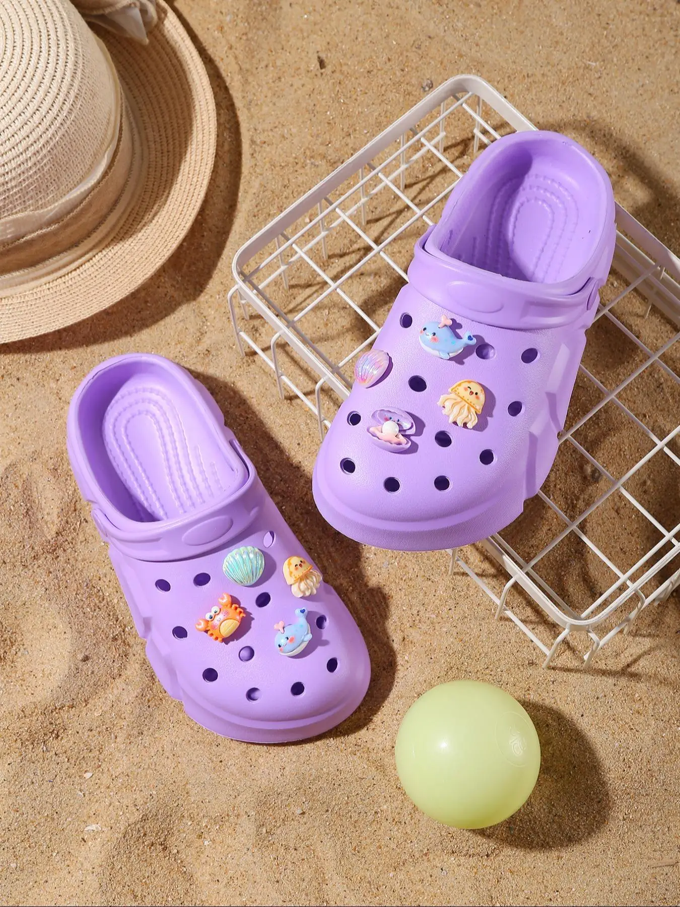 Girl's Fashionable Hollow Out Design Clogs, Casual Comfortable Breathable Clogs for Indoor & Outdoor Wear, Kids Clogs for All Seasons