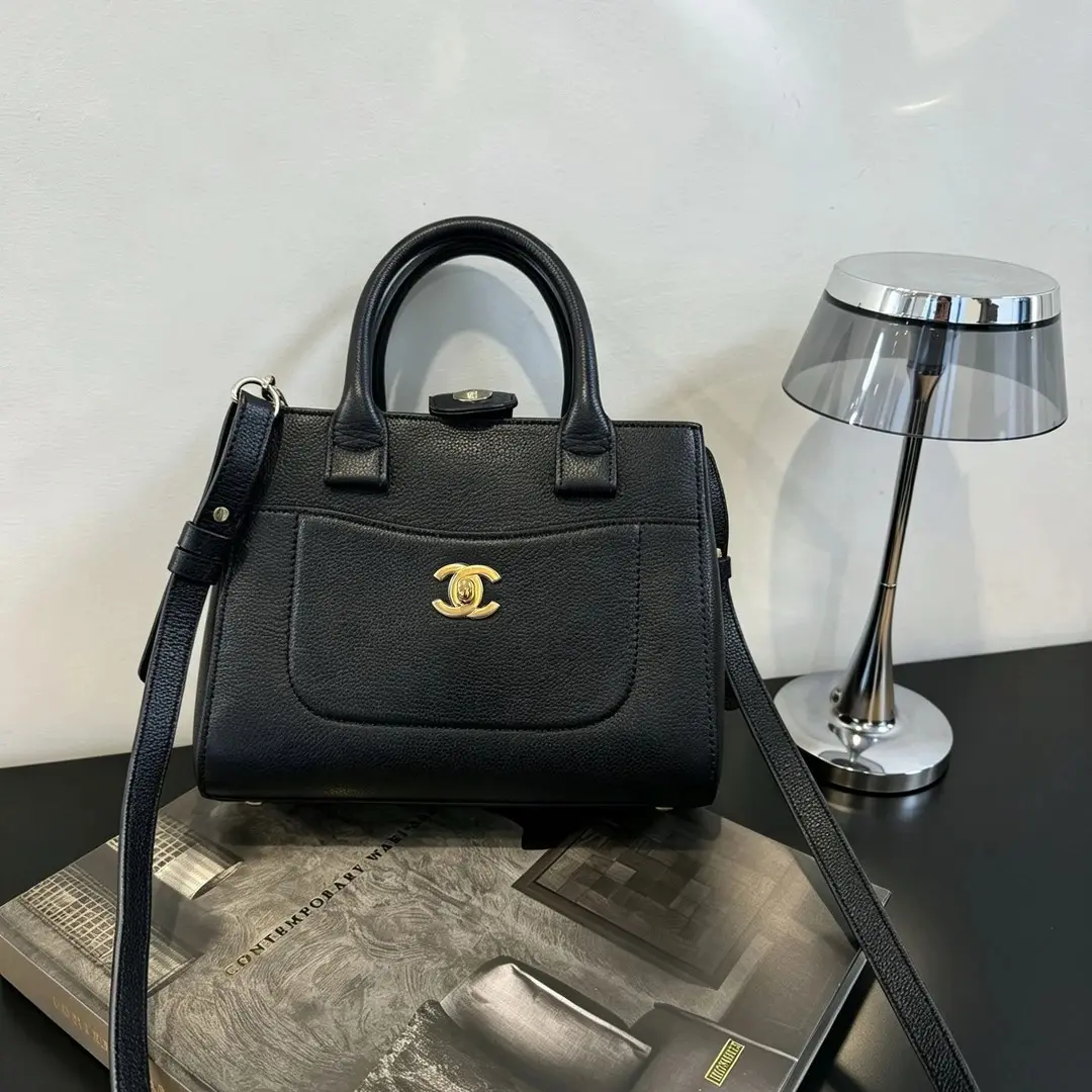 Pre-owned CHANEL Neo Executive Tote AS260620006