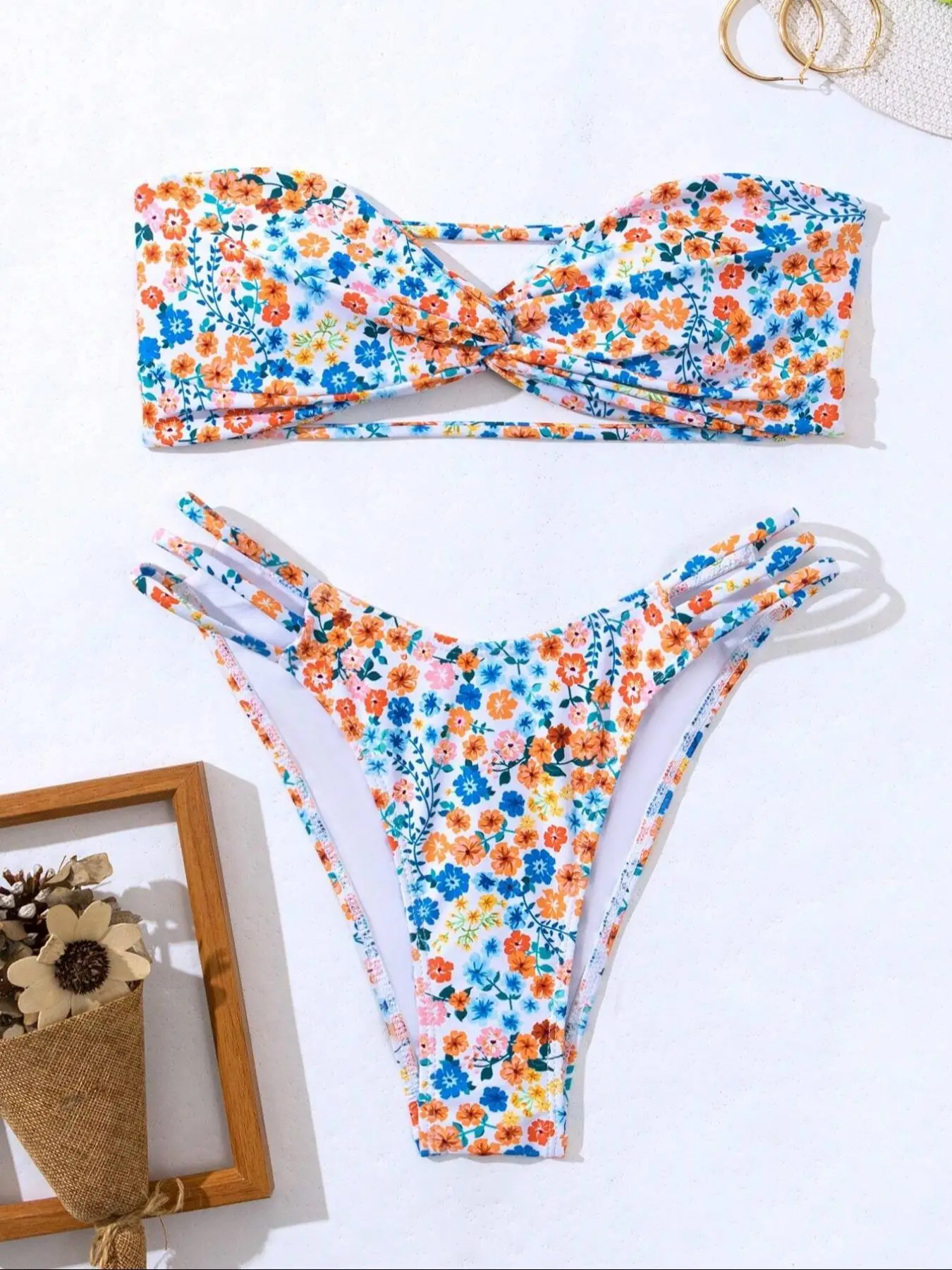 Two-Piece Set Women's Ditsy Floral Print Cut Out Bikinis for Summer 2024, Twist Bandeau Bikini Top & High Cut Swim Bottom, Women's Swimwear for Summer