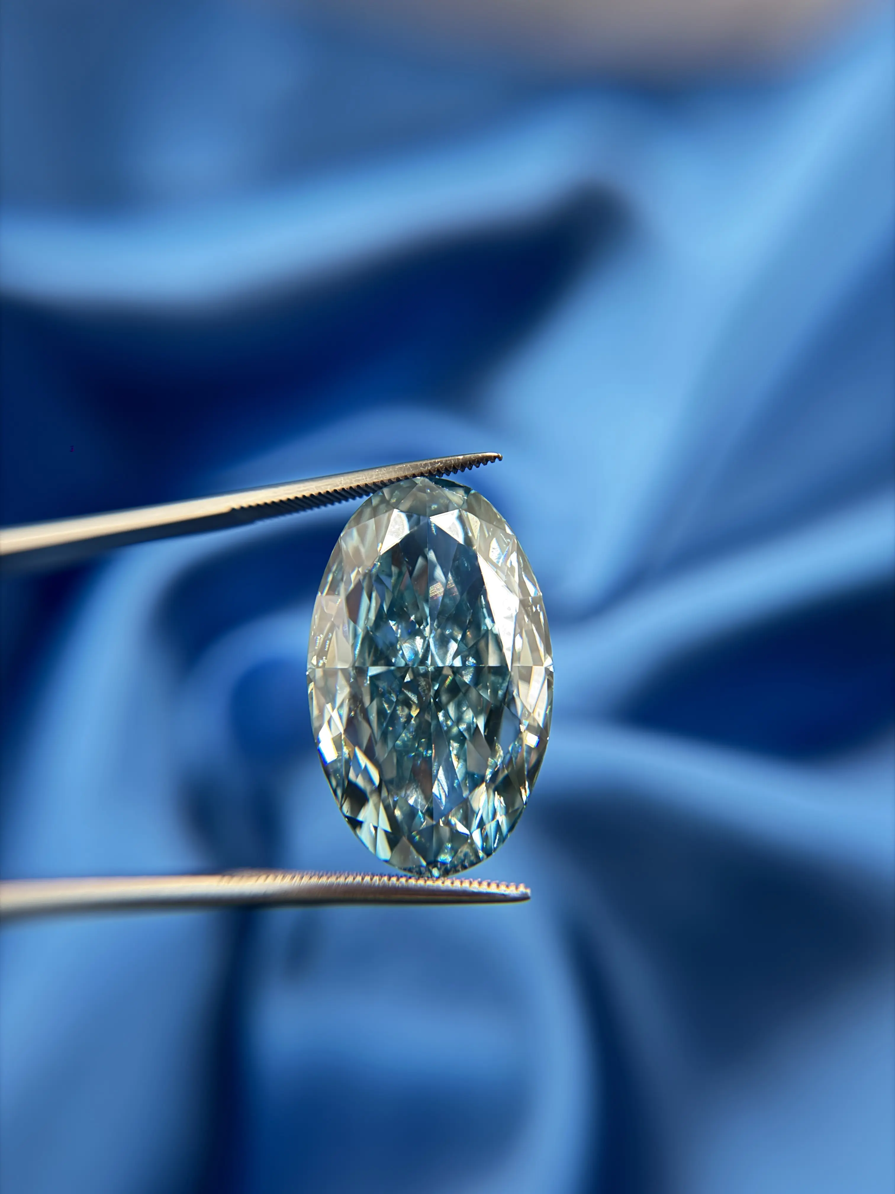 Lab Grown Diamond Oval Modified Brilliant, 25.20CT Fancy Vivid Blue, VS2, IGI Certified