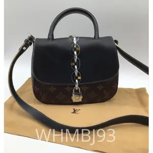 Pre-owned Louis Vuitton Coated Canvas Crossbody Bags Preloved Chain It Monogram Canvas with Black Leather Crossbody Bag. WHMBJ93 120224 P
