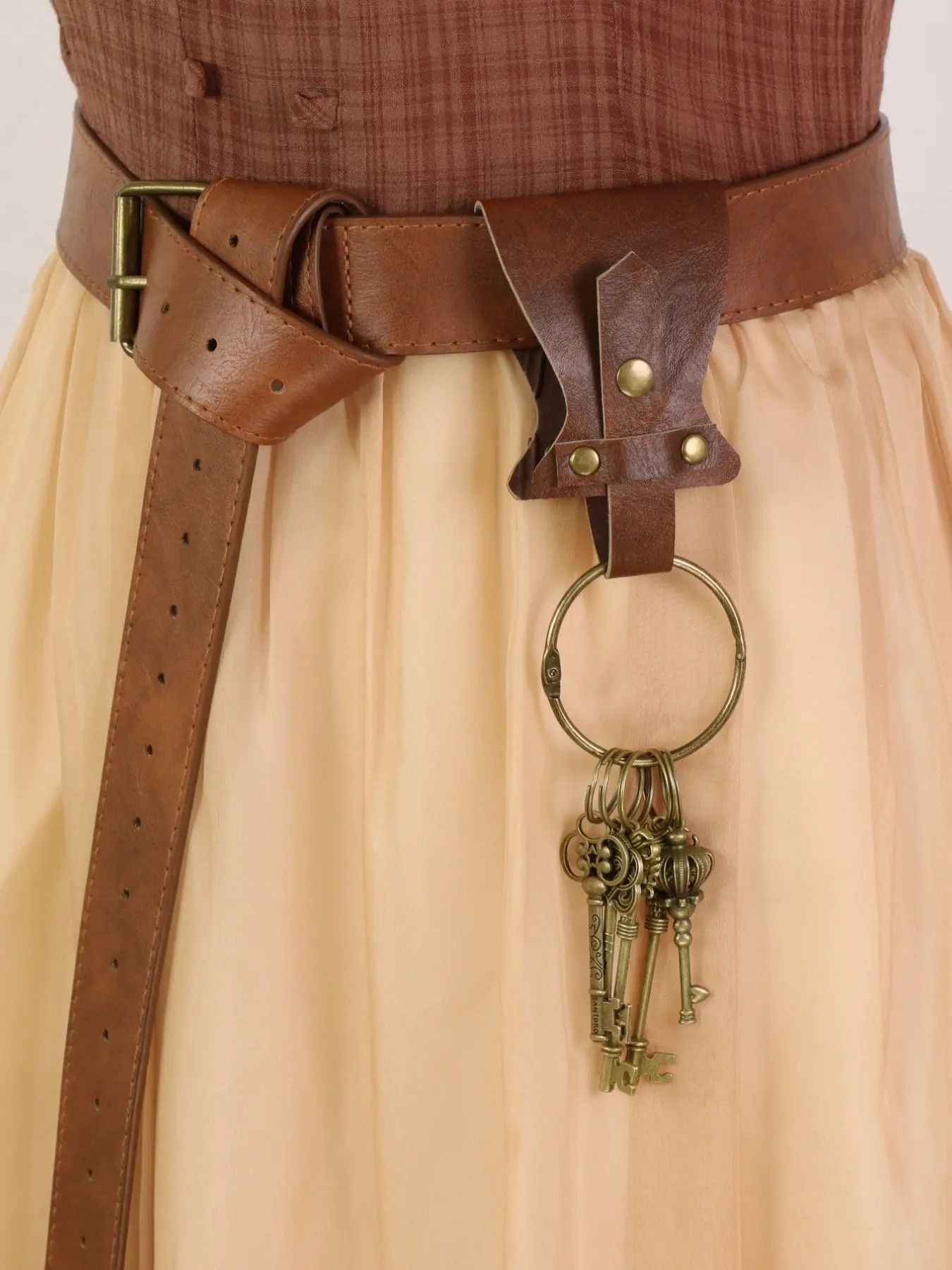 2pcs Vintage Steampunk PU Leather Belt with Antique Key Charms, Medieval Renaissance Waist Belt for Larp, Cosplay, Festival Halloween