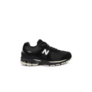 New Balance 2002r Sneaker in Black & Timberwolf