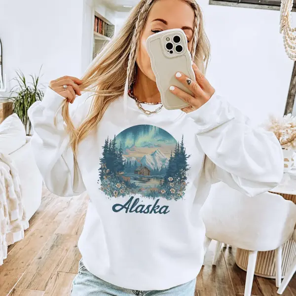 Retro 90's Alaska Northern Lights Cabin Vintage Moose Wildlife Unisex Sweatshirt- Vintage Graphic Tee -  Unisex S-3XL - Menswear & Womenswear - Streetwear Tops - Casual Cotton Crewneck Tshirt Polyester
