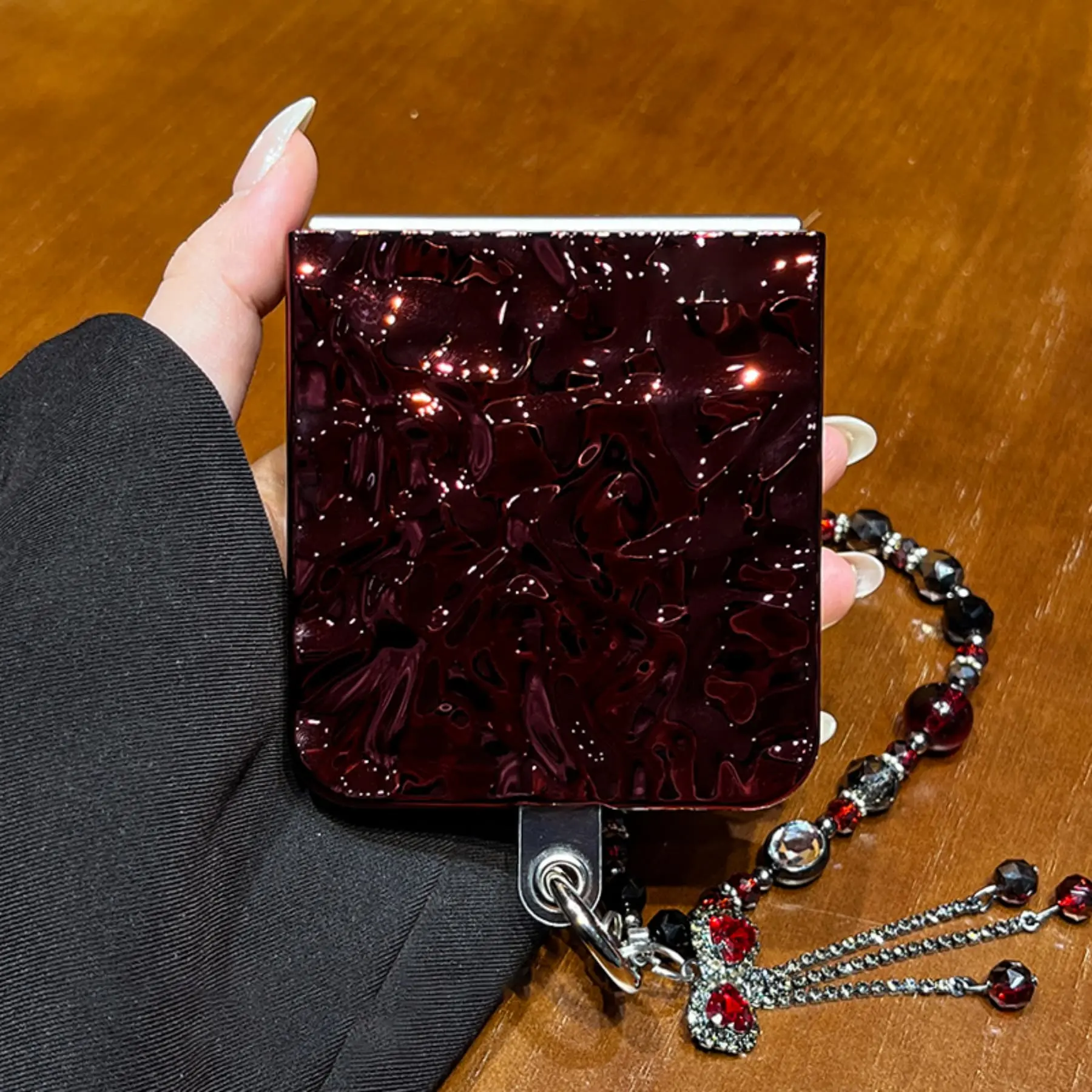 French Luxury Retro Wine Folds Gem Tassel Bow Bracelet Case for Samsung Galaxy Flip7 flip7 Zflip6 5 Zflip5 flip6 flip5 Cover