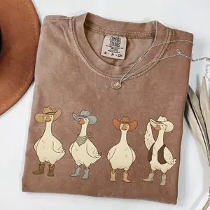 Comfort Colors Western Cowboy Goose Shirt, Retro Country Goose Tee, Wild West Animal Graphic T-Shirt, Cowgirl Gift