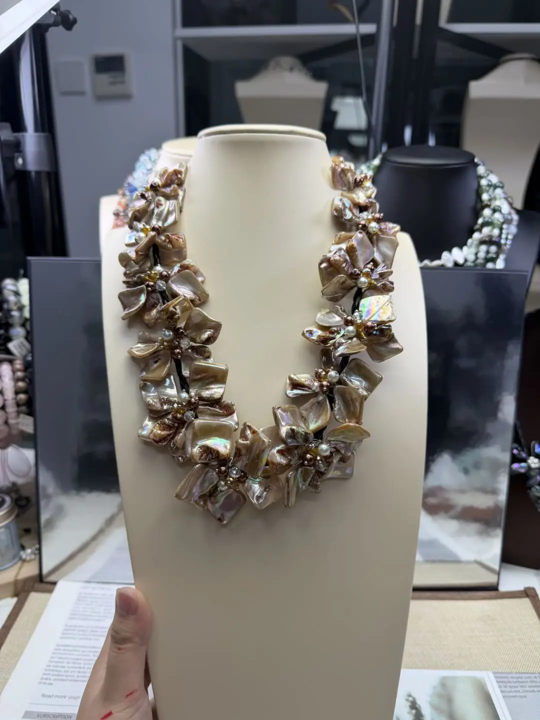 Rebecca(18957)gc.Shell Flower Necklace