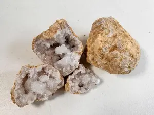 BUCKET OF GEODES - GALLON - NATURAL CRYSTAL QUARTZ GEODES BUCKET OF GEODES - GALLON - NATURAL CRYSTAL QUARTZ GEODES