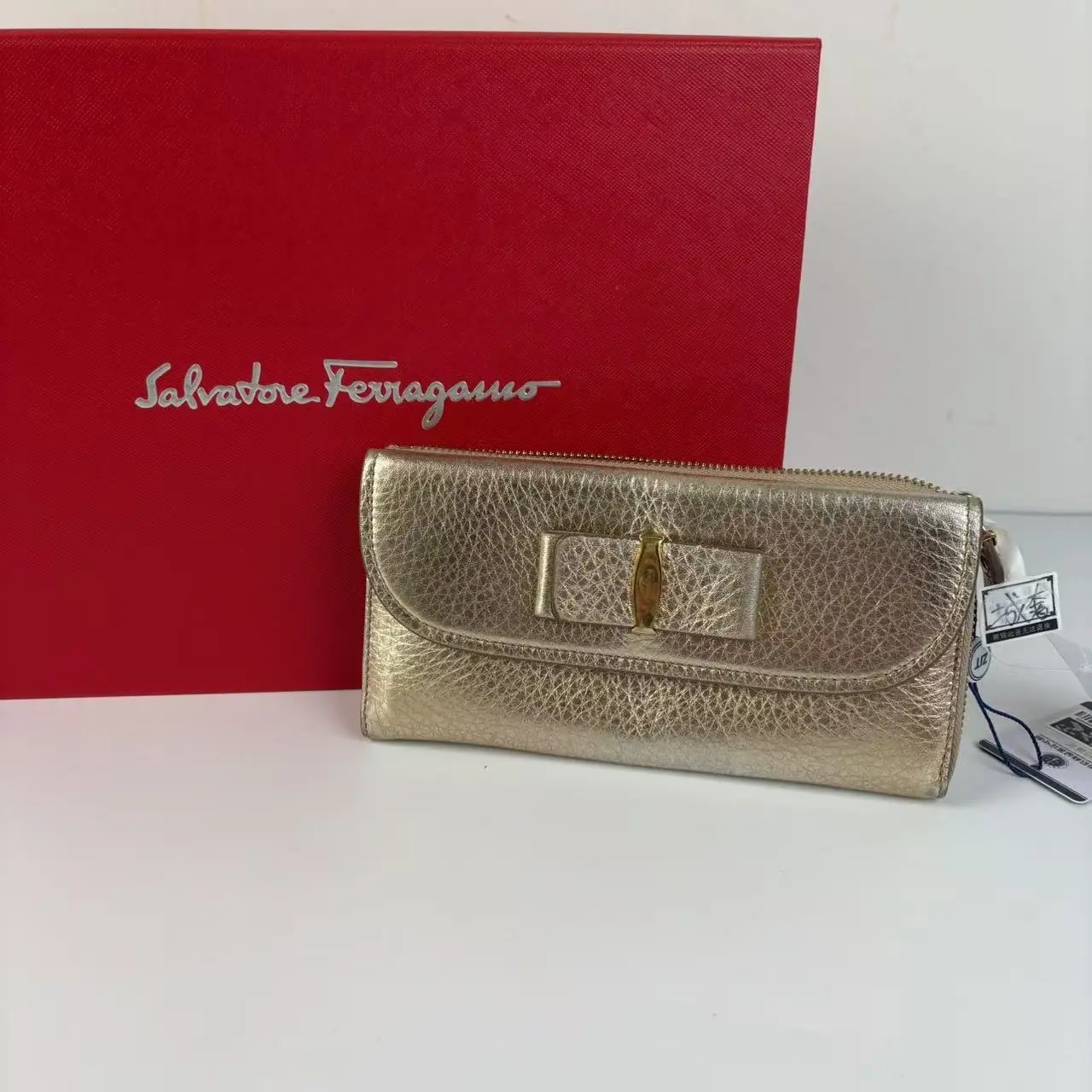 Pre-owned SALVATORE FERRAGAMO all Gold Purse S100465 CC0395