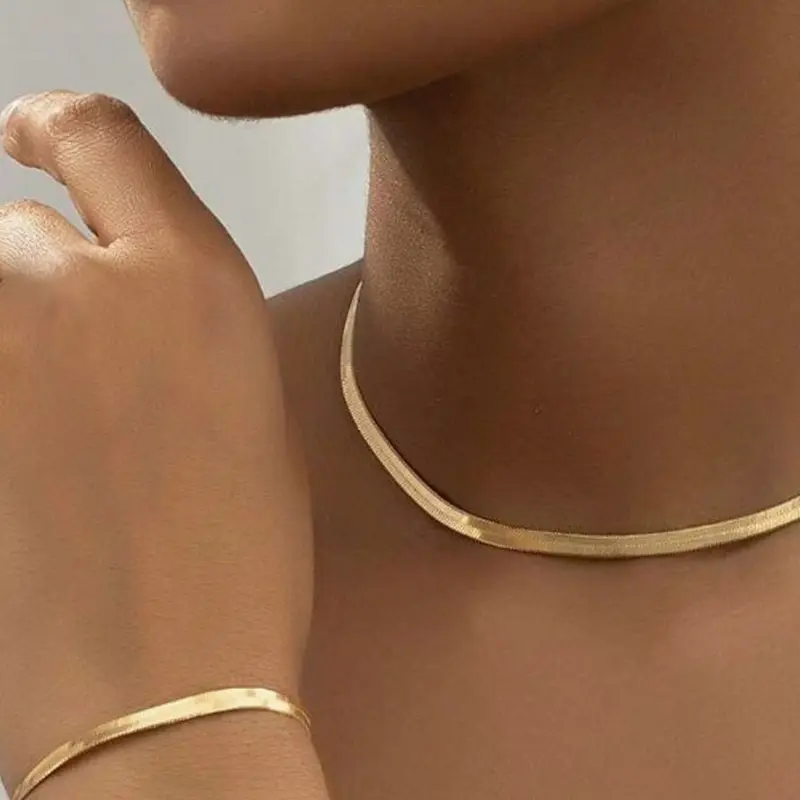 2pcs Choker Necklace And Bracelet Set, Prom Jewelry Set, Flat Herringbone Chain Jewelry Set Featuring a Flat Snake Bone Chain with Golden Blades, Masterful Craftsmanship, Suitable for Weddings, Engagements, Or Holiday Parties, Jewelry Set