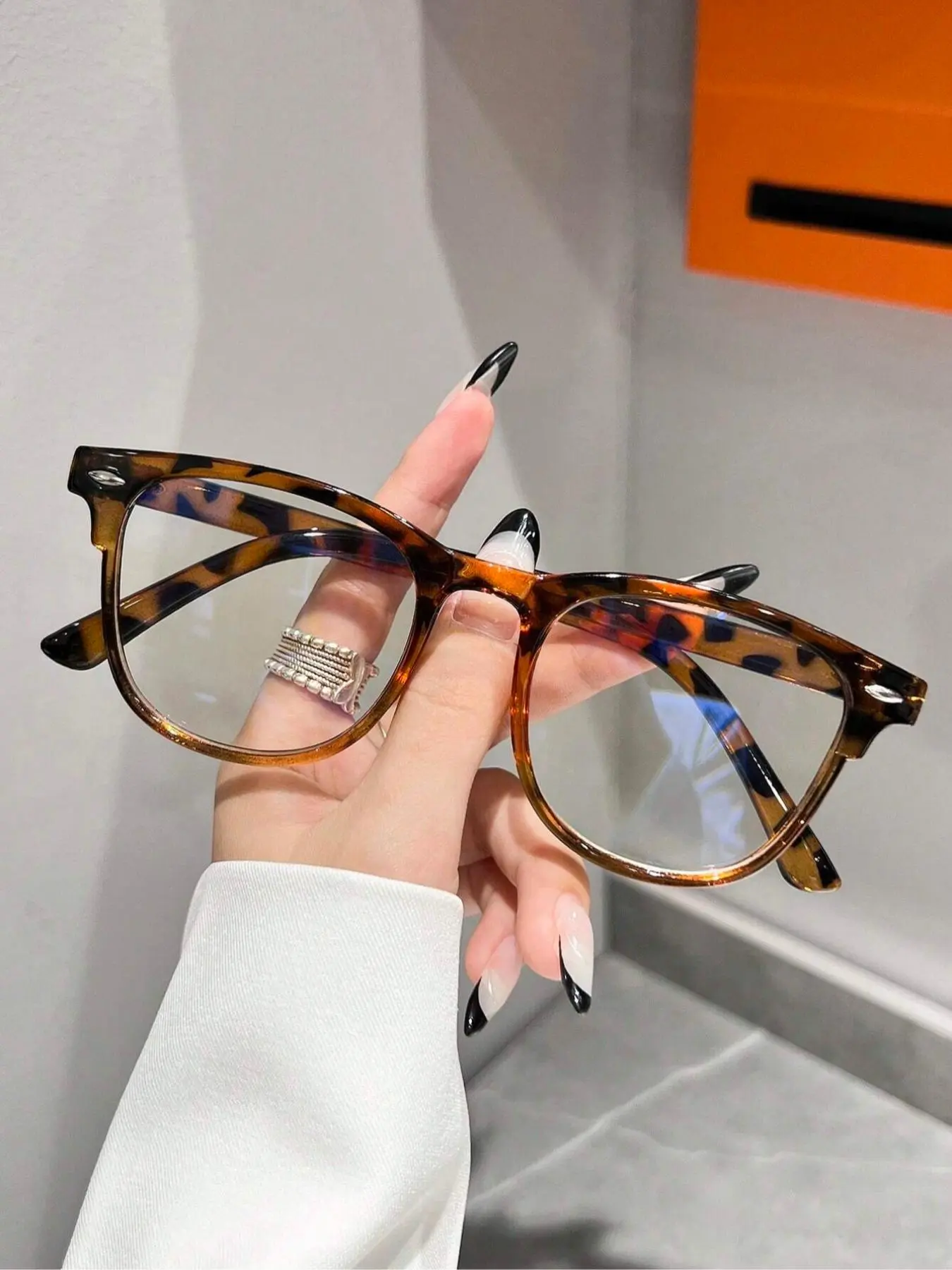 Unisex Fashion Leopard Pattern Eyeglasses Anti-blue Light Glasses, Cute Casual Classic Design Glasses for Daily Office and School Use