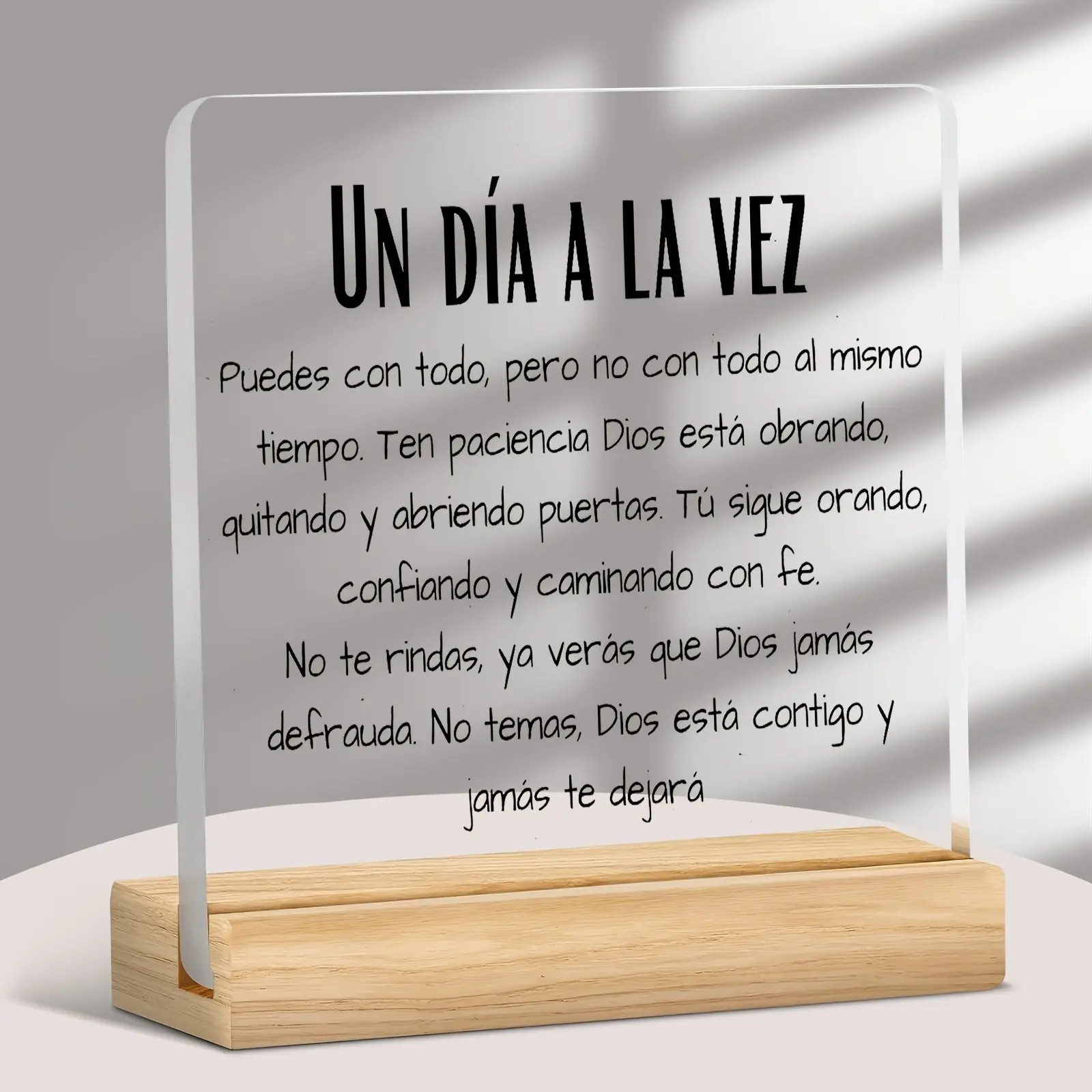 Acrylic Desk Decor with Spanish Inspirational Text Un Día a La Vez, Faith-Based Theme for Spiritual Comfort and Strength