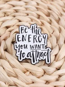 Trendy "be the Energy" Letter Pattern Brooch, Durable Metal Pins, Fashionable Encouragement Pin for Women & Men, Enamel Pin Suitable for Backpacks, Jeans, Scarves, Hats Decoration, Fashion Accessory