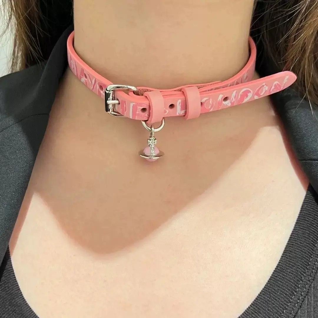 Y2k Letter Graffiti Leather Rope Collarbone Necklace - 48cm Leather Ring Collar, 1 Way to Wear as Choker Bracelet, Punk Rock Style Fashion Costume Jewelry for Daily Use