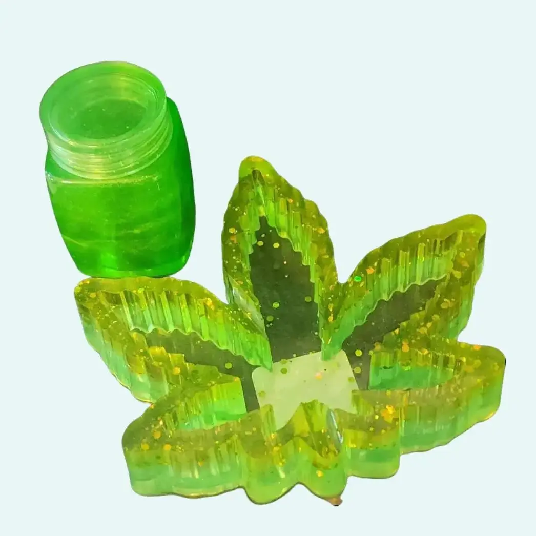 Plastic Ashtray Jar with Green Leaf Design for Smoking Accessories Compact Easy to Clean Ideal for Ashes Storage