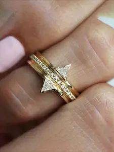 1 PC Elegant Shiny Temperament Triangle Zircon Golden Ring for Women Fashion Jewelry for Festival Party Daily Clothing Decor Trendy Exquisite Wedding Engagement Promise Ring Ladies  Anniversary Party Birthday Valentine's Day  Gift for Girlfriend
