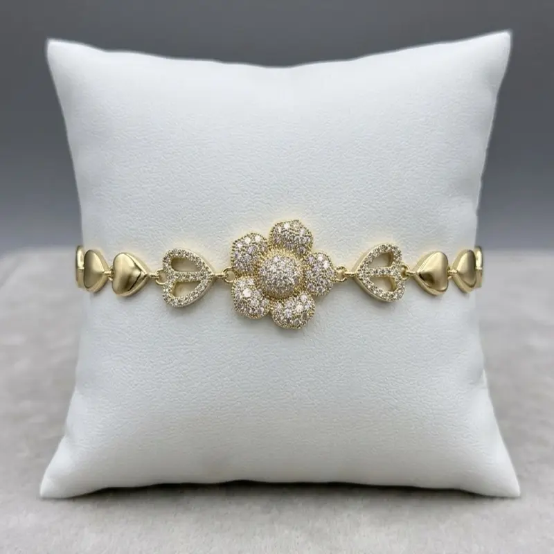 Elegant Floral Bracelet for Daily Use, Size 6.5” to 7.5”, Perfect for Everyday Wear, Beautiful Design