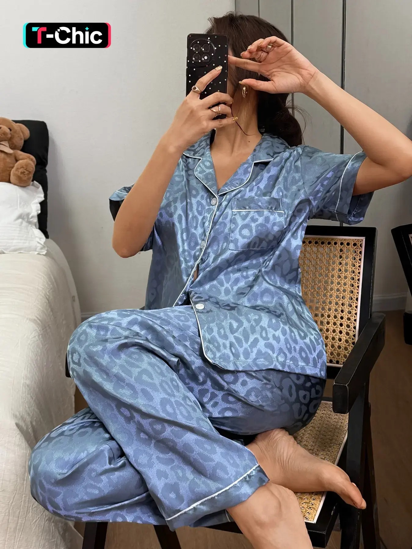 Valentine's Day Leopard Print Pyjama Set, Soft Fabric Short Sleeve Button-Up Top and Elastic Waist Pants, Casual Women's Loungewear Sleepwear, Pajamas