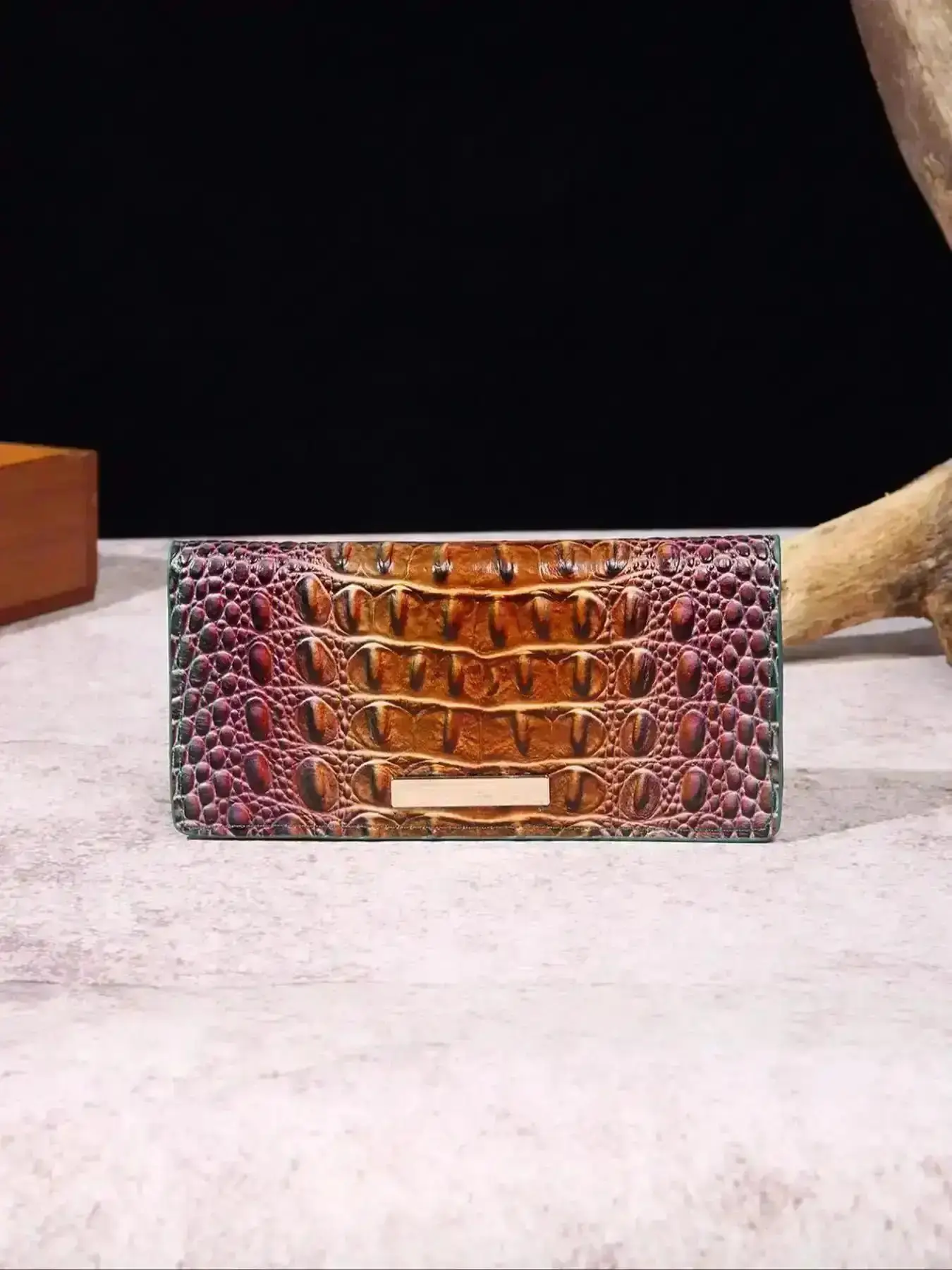Classic Crocodile Pattern Long Wallet, Two-Fold Design, Durable Leather Material, Perfect for Everyday Use, Stylish Accessory, Durable Fashion Wallet Quality Premium Chic Elegant Trendy Lightweight Feminine