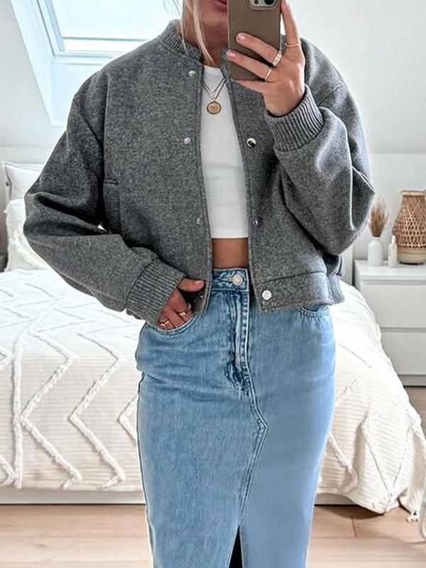 Women's casual jacket, stylish and comfortable design, perfect for everyday wear, a versatile fashion staple for spring and autumn.