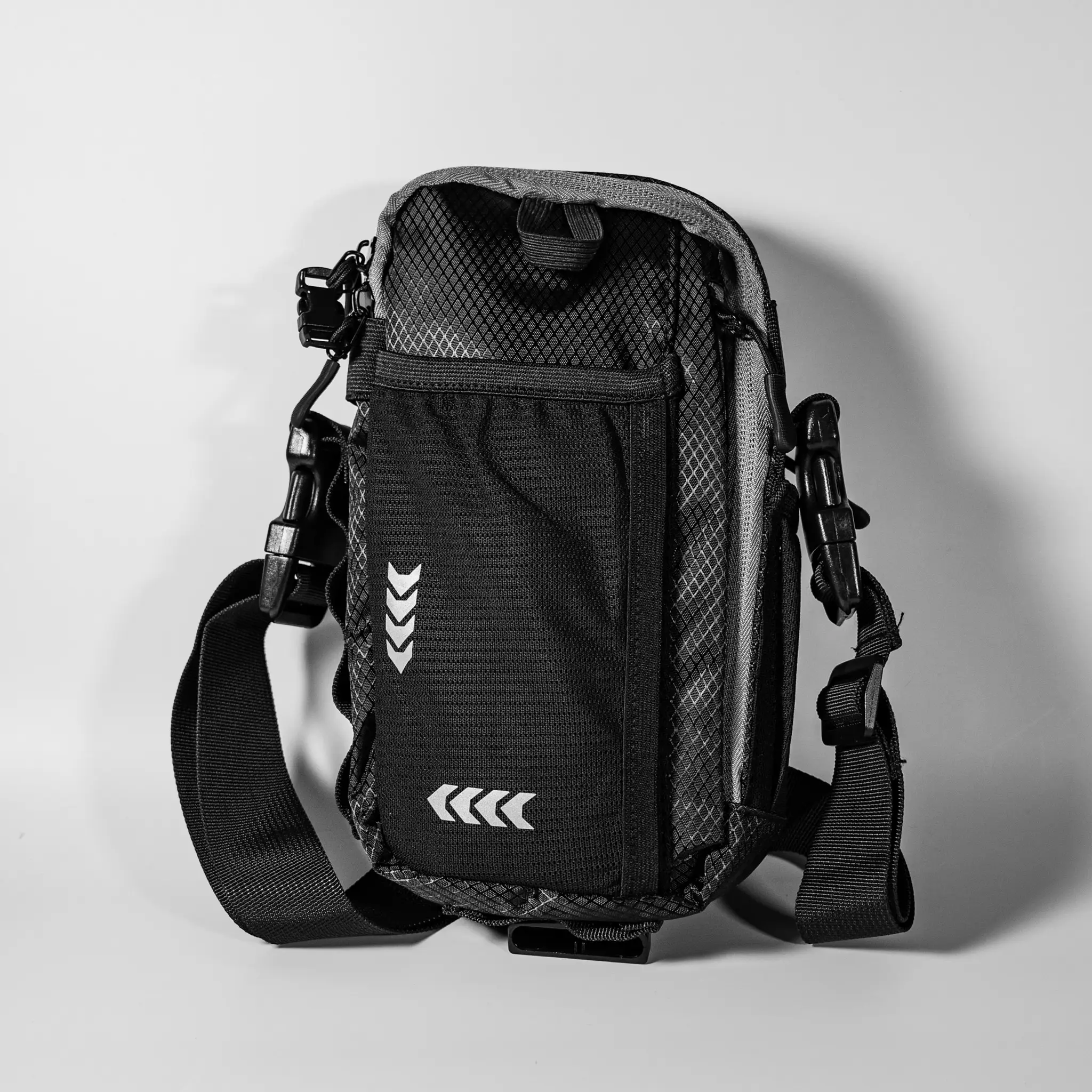 RaveRunner Anti Theft + Hydration Compatible - Modular Travel Fanny/Sling Pack – 8 Total Pockets, Bum Bag Style, Rip-Stop Nylon Material, Multiple Com