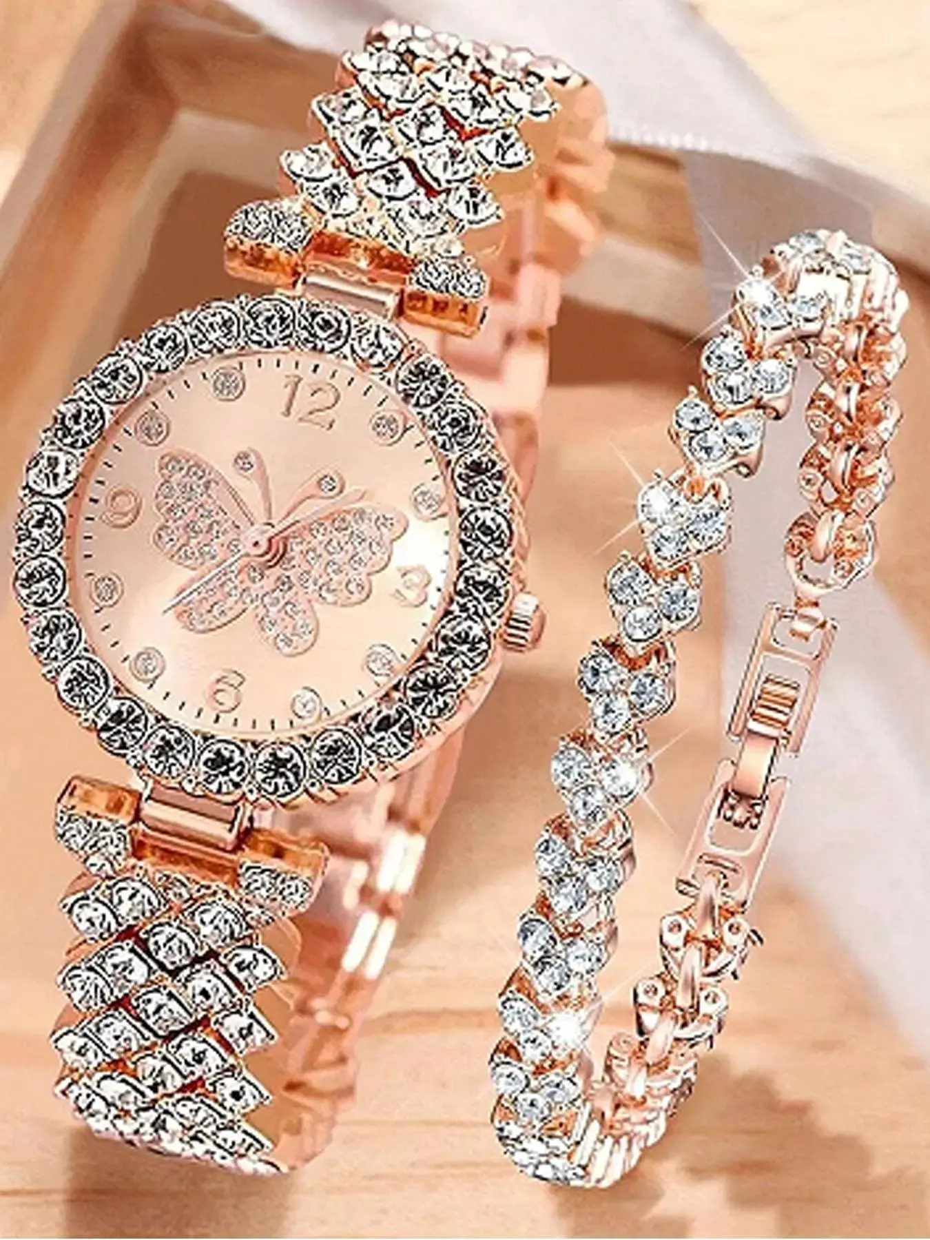 1 piece of fashionable Roman pattern diamond inlaid women's watch, women's watch quartz watch bracelet, women's watch paired with 1 trendy and versatile heart-shaped skeleton bracelet Analog Quartz Movement Watch Analog Watches