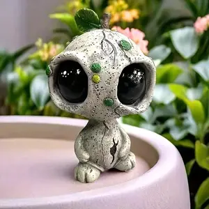 Whimsical Big-Eyed Creature Resin Sculpture Statue for Garden Decor, Unique Indoor Display with Leaves and Textured Design, Artistic Home Decoration for Thanksgiving, Garden Sculptures Statues