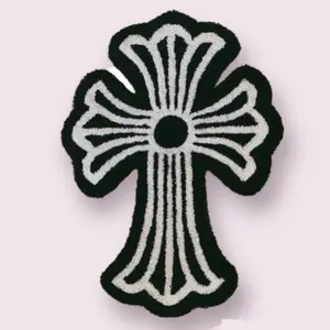 Tufted Chrome heart inspired cross rug Indoor