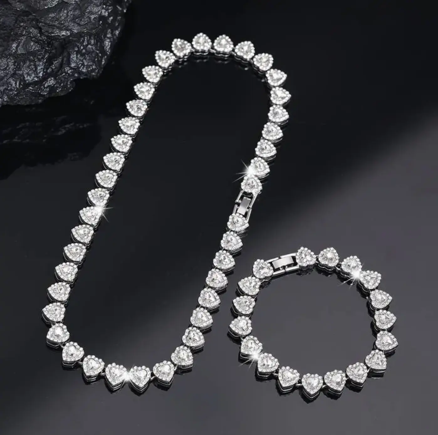 2pcs Set Heart Shaped Cuban Chain Necklace Set, Suitable for Daily And Formal Occasions, Luxurious Jewelry Set for Valentine's Day Gifts, Birthday, Everyday & Party Wear, Rhinestone Embellishments, Exquisite Craftsmanship