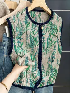 French retro style loose crew neck sleeveless color-block buttoned khaki women's sweater vest with color-block leaf and plant print. Suitable for spring and summer wear, versatile women's buttoned sleeveless knitted sweater. Vacation style, casual, elegan