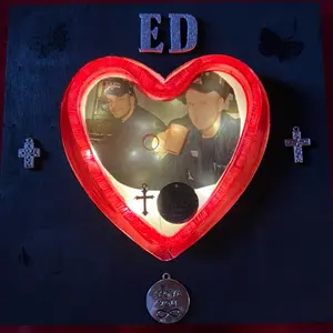 Heart-Shaped Light Up Picture Frame with Cross Accents and "Love You" Charm for Personalized Decor