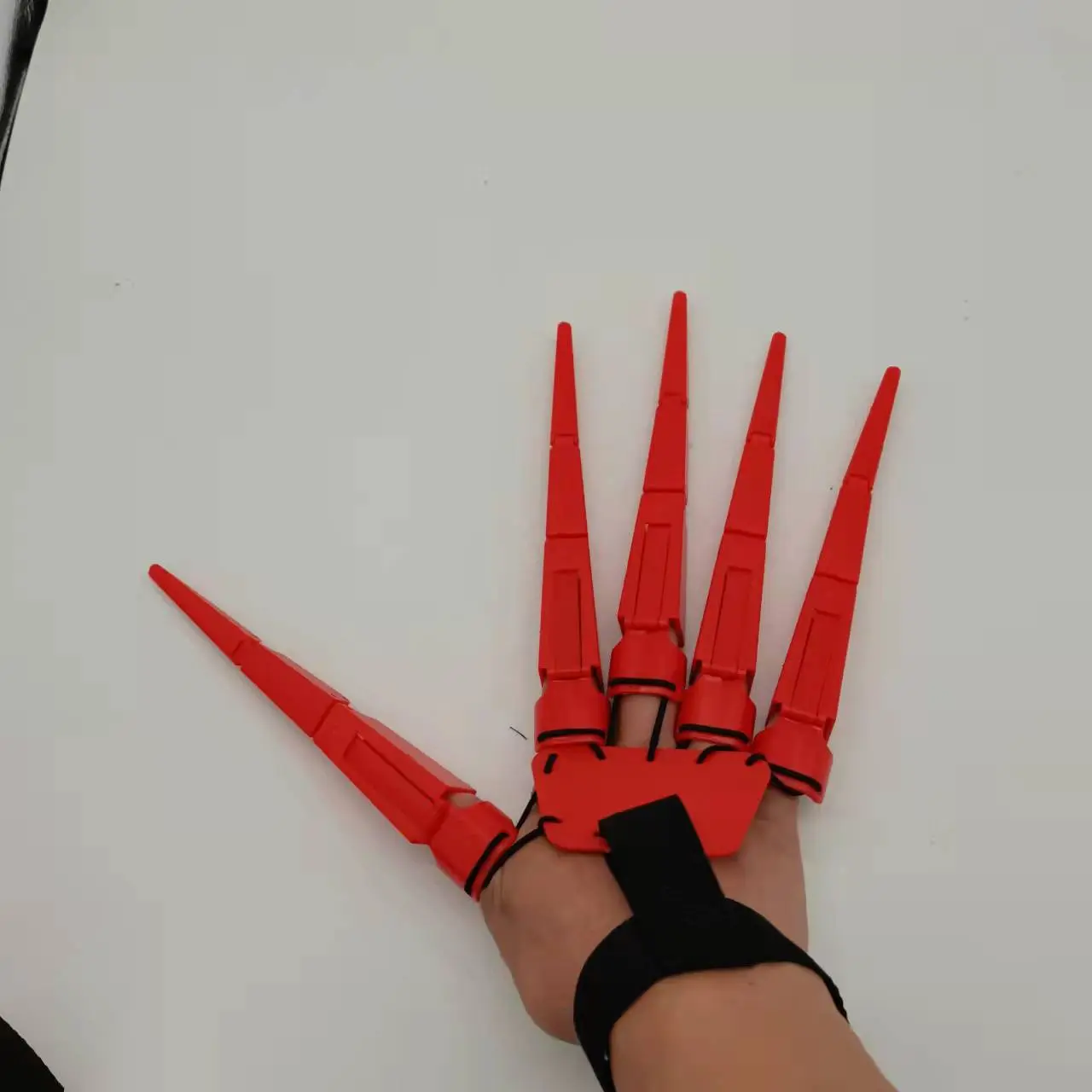 Spider Claw (right hand red)