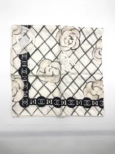 Pre-owned Chanel Camellia & Chain Print Scarf Beige White Silk CCS04