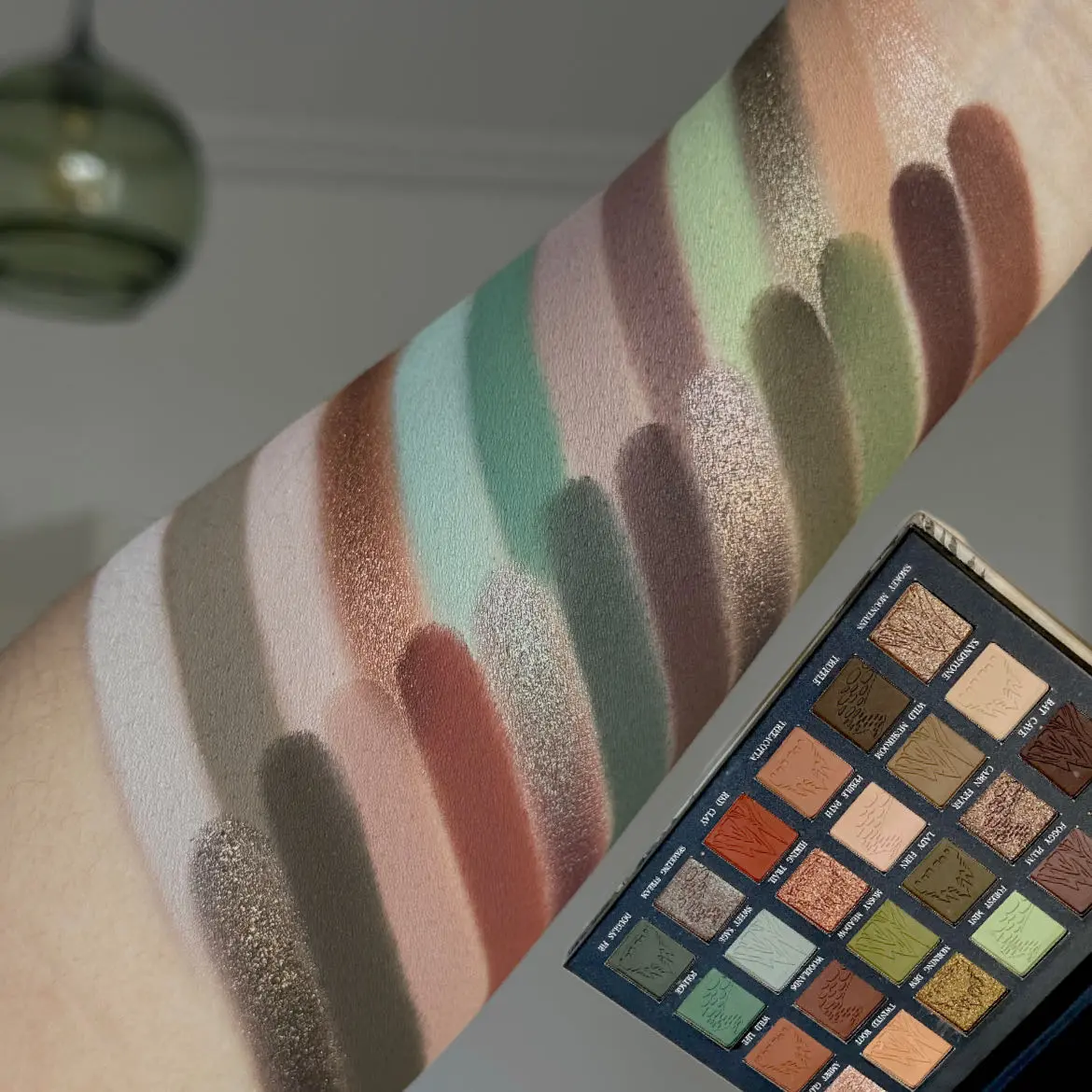 HERORANGE 24 Shades Forest Eyeshadow Palette, Muted Sage Green Earthy Brown Matte Shimmer Glitter Makeup Palette, Long Lasting Blendable Neutral Smoky Eye Shadow for Cool Olive Skin, Y2K Cut Crease Concert Eye Makeup Gift