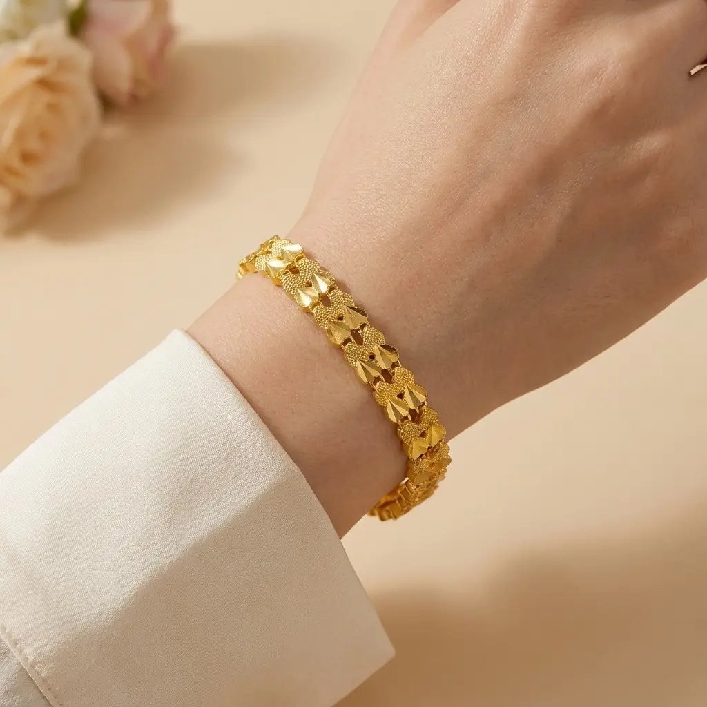 Women's Heart Friendship Bracelets, Gold-Plated Copper Chain Jewelry for Women, Adjustable Trendy Gold Aesthetic Bangle, Elegant, Zinc Alloy, Adjustable Bangle, Everyday Wear, Polished Hearts