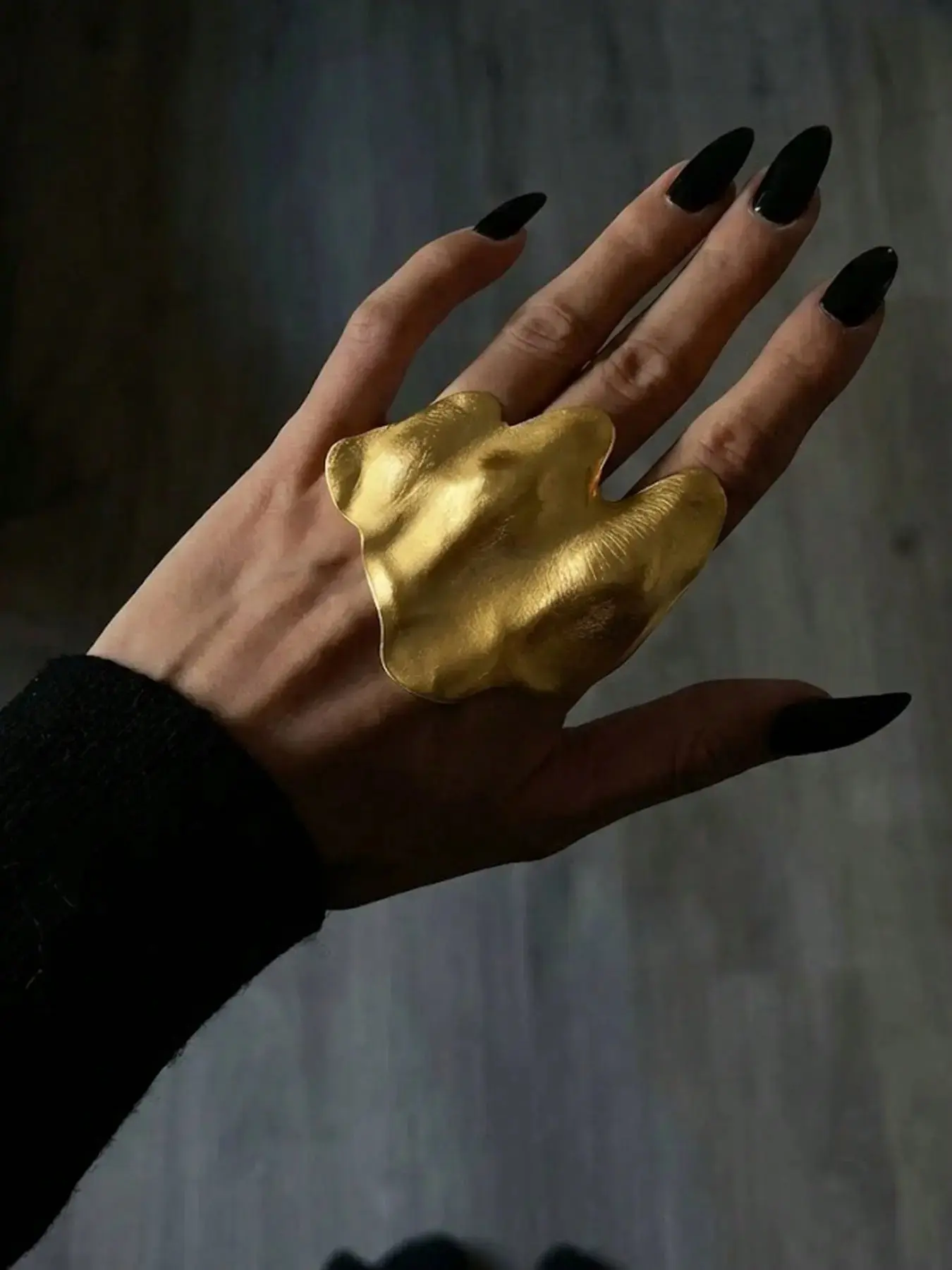 1pc Women's Gold Palm Bracelet, Abstract Design Asymmetrical Pattern Metal Material Jewelry, Exaggerated Palm Ring, European Fashion Y2K Punk Style Trendy Outfits Party Accessory