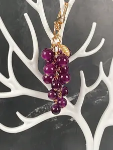 Grape Cluster Bag Charm Pendants, Bead & Leaf Bag Chain Charms, Natural Bag Decoration Keychain, Cute Bag Pendant for Backpack Purse, Purse Accessories, Stylish Backpack Charm, Available in Green/Purple, Ideal for Fruit Lovers & Fresh Style Enthusiasts