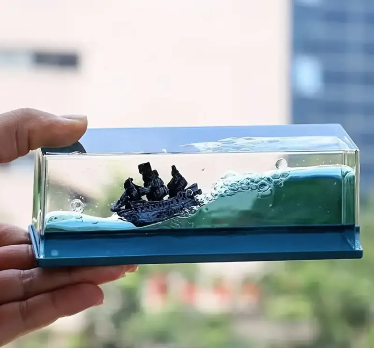 Black Pearl Pirate Ship Classic Acrylic Collectible Figurine - Unsinkable Acrylic Glass Desk Decor Boat, Action Figure for Home/Office, Ideal Gift for Cruise Ship Enthusiasts