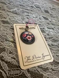 Moody Tulip Necklace