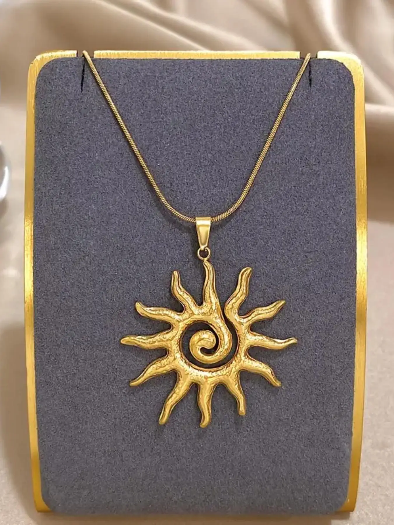 Vintage Sun Design Pendant Necklace, Stainless Steel Jewelry for Party, Daily Clothing Decor, Trendy All-match & Exquisite Jewelry for Birthday Gift, Exquisite Chain Jewelry, Stainless Steel Necklaces