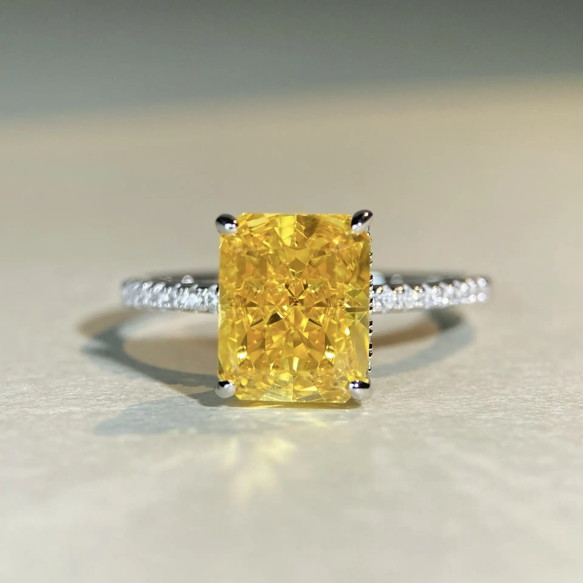 Yellow Diamond CBJZ059