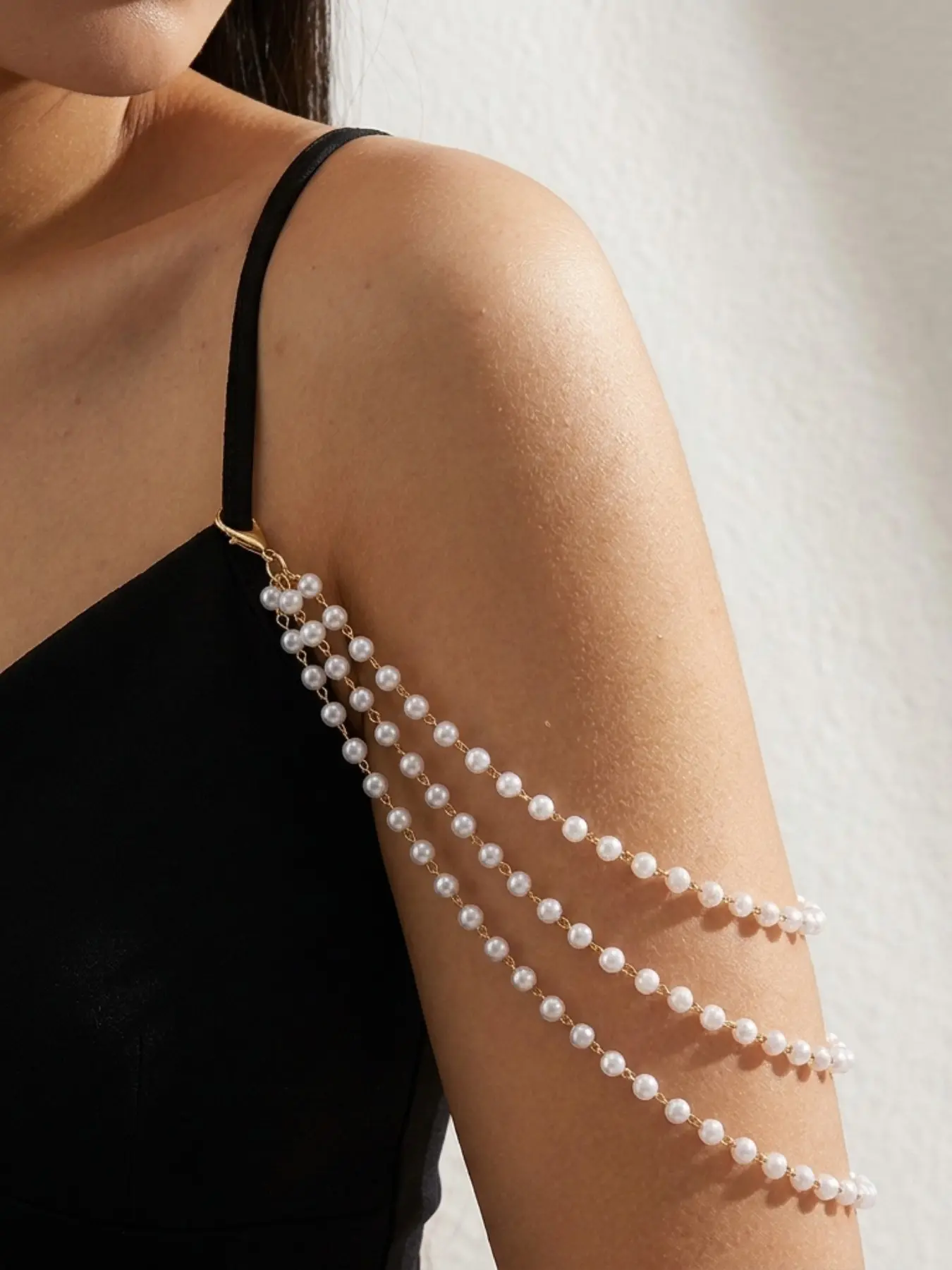 Vintage Luxe Pearl Shoulder Chain, Three-Layered Luxury Resort Style, Rich Textured Design, Elegant Evening Accessory, Chain Detail